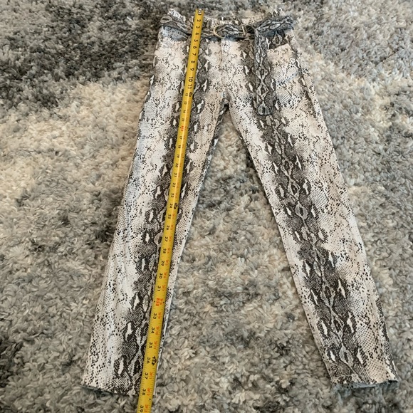 Akira Women’s Snake Print Belted Long Pants Size 5 - Picture 10 of 16